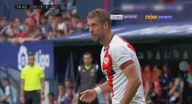 巴塞罗那球场国旗风波：合法进球引裁判公正性热议