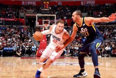 NBA雄鹿队字母哥绝杀逆袭，运气助力惊险获胜